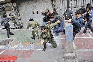 حمله فرقه خاتمیه و موسویه به ماموران نیروی انتظامی